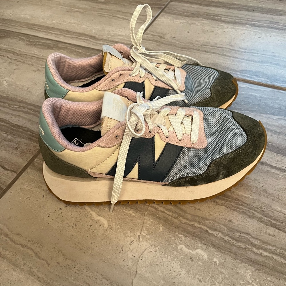 New Balance 237 Women’s Sneakers - Picture 5 of 13
